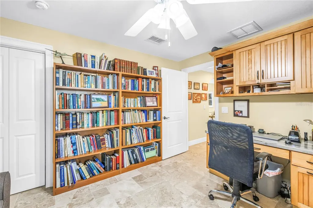 1939 Hawaii Avenue NE St Petersburg FL 33703