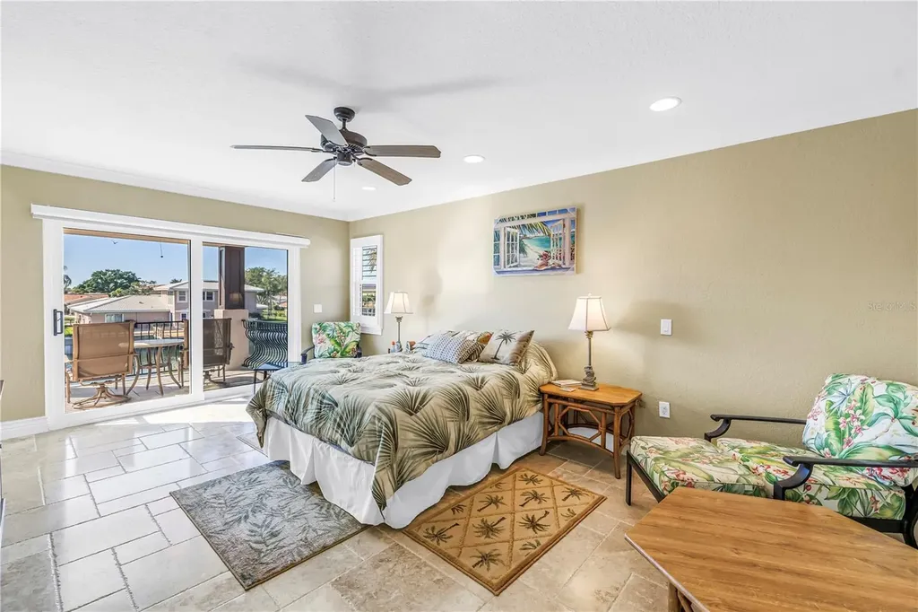 1939 Hawaii Avenue NE St Petersburg FL 33703