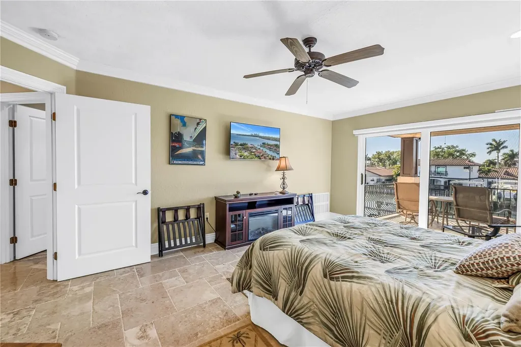 1939 Hawaii Avenue NE St Petersburg FL 33703