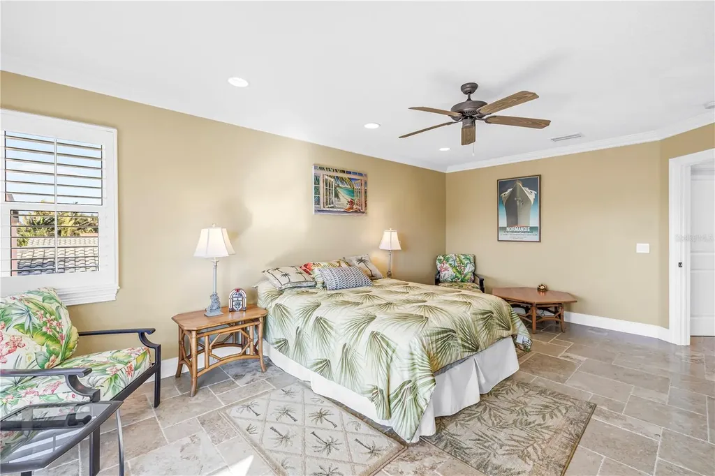 1939 Hawaii Avenue NE St Petersburg FL 33703