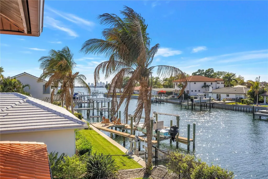 1939 Hawaii Avenue NE St Petersburg FL 33703