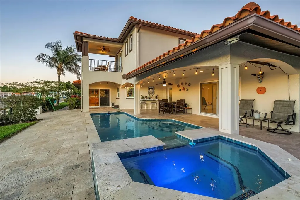 1939 Hawaii Avenue NE St Petersburg FL 33703