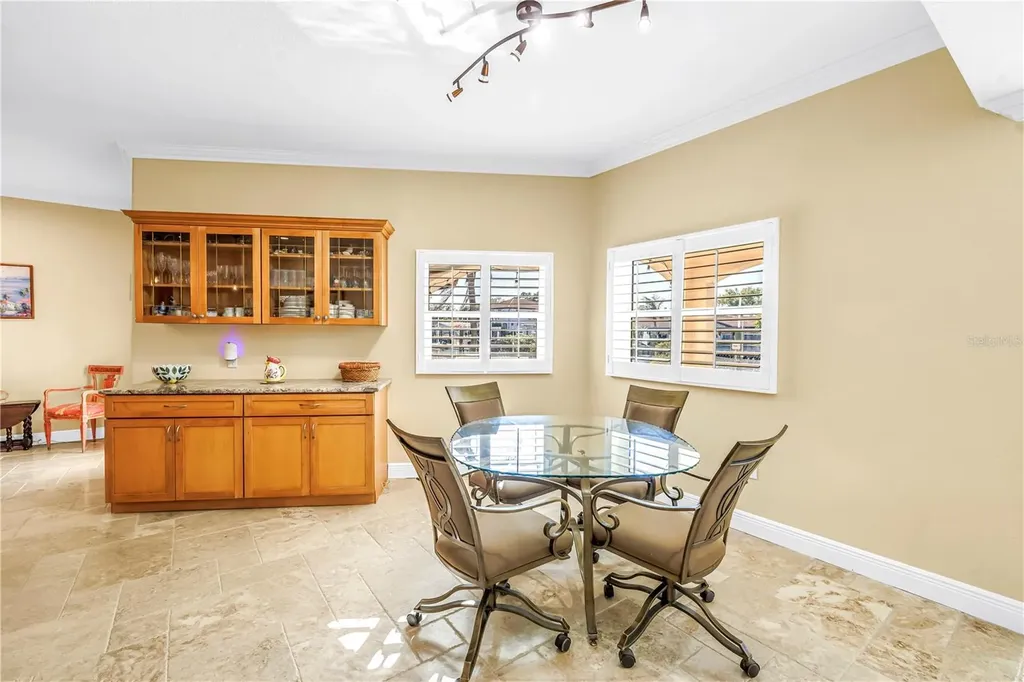 1939 Hawaii Avenue NE St Petersburg FL 33703