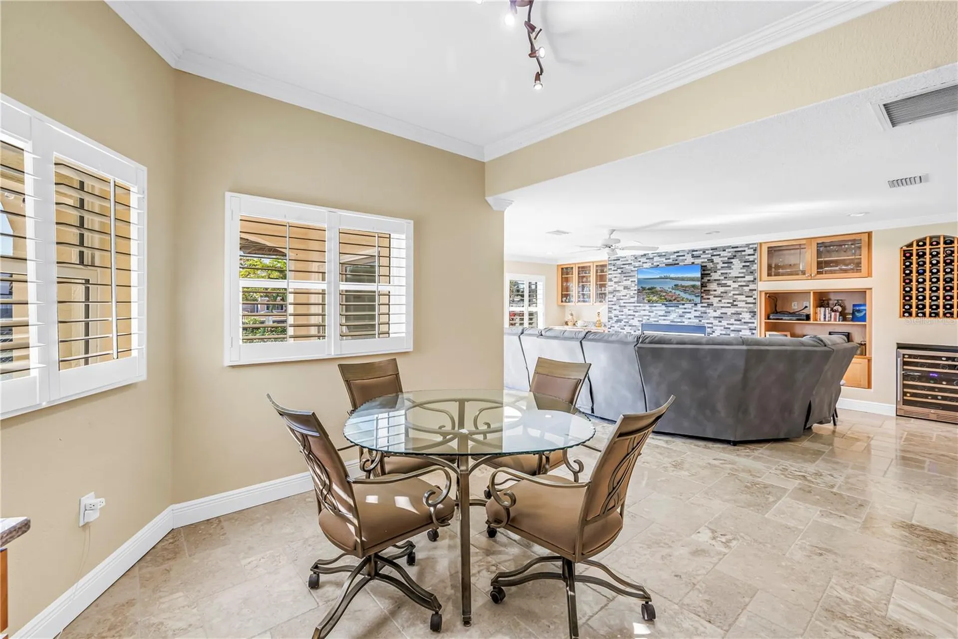 1939 Hawaii Avenue NE St Petersburg FL 33703