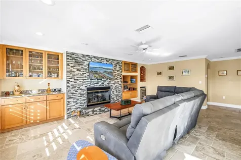 1939 Hawaii Avenue NE St Petersburg FL 33703