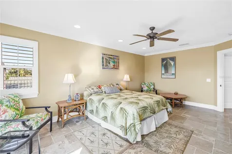 1939 Hawaii Avenue NE St Petersburg FL 33703