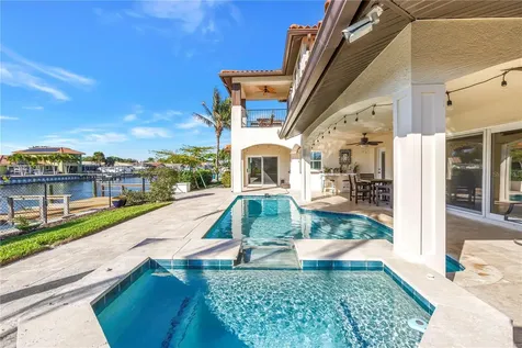1939 Hawaii Avenue NE St Petersburg FL 33703