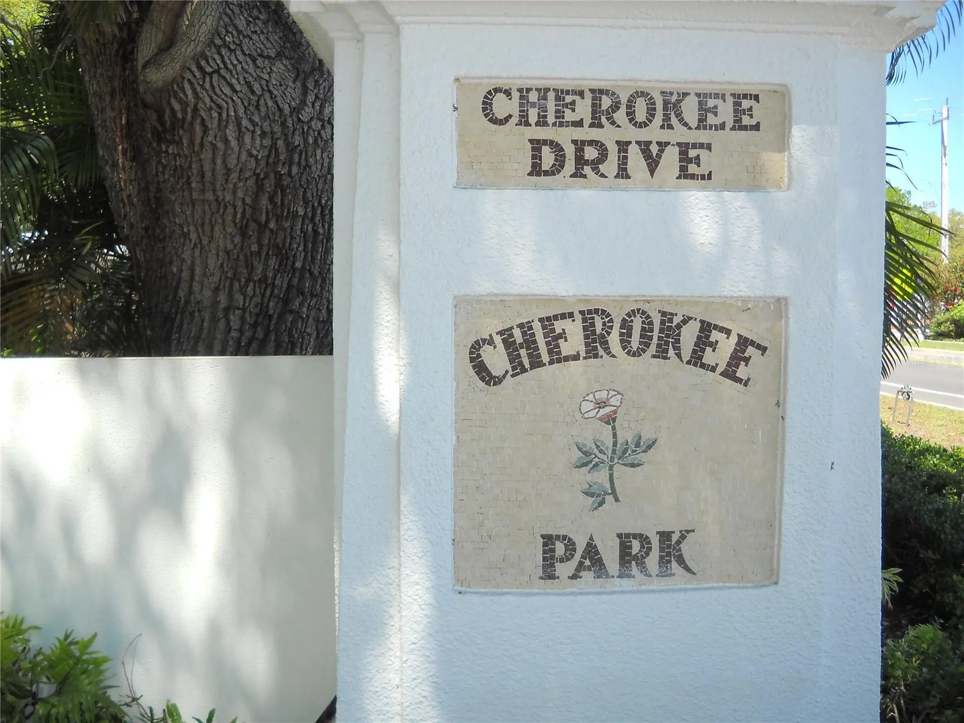 1749 Cherokee Drive Sarasota FL 34239