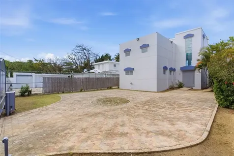 Carr. 690 Lote #5 Bo. Cerro Gordo Vega Alta PR 00692