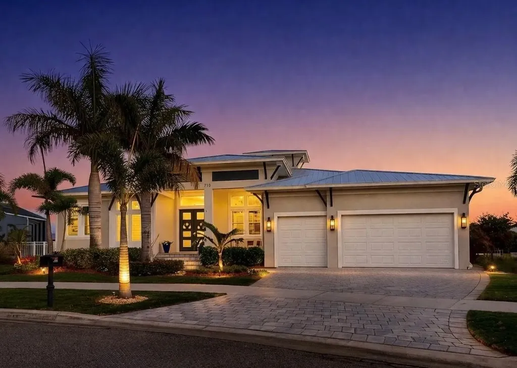 716 Pinckney Drive Apollo Beach FL 33572