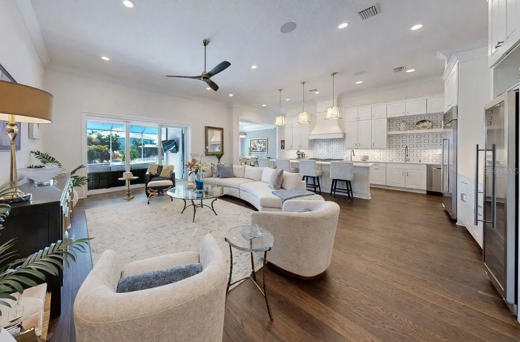 716 Pinckney Drive Apollo Beach FL 33572