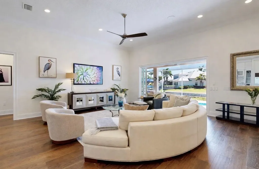 716 Pinckney Drive Apollo Beach FL 33572