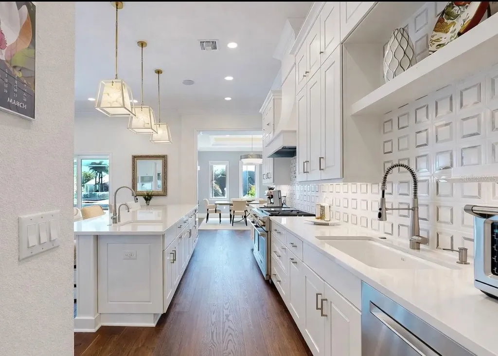 716 Pinckney Drive Apollo Beach FL 33572