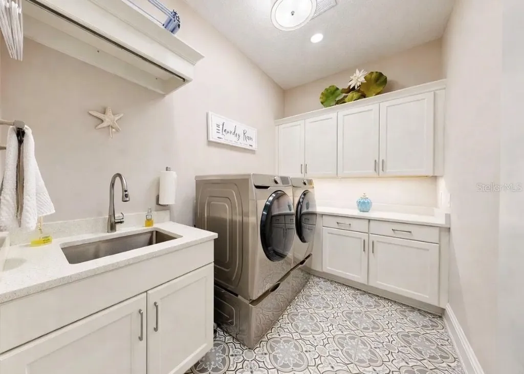 716 Pinckney Drive Apollo Beach FL 33572