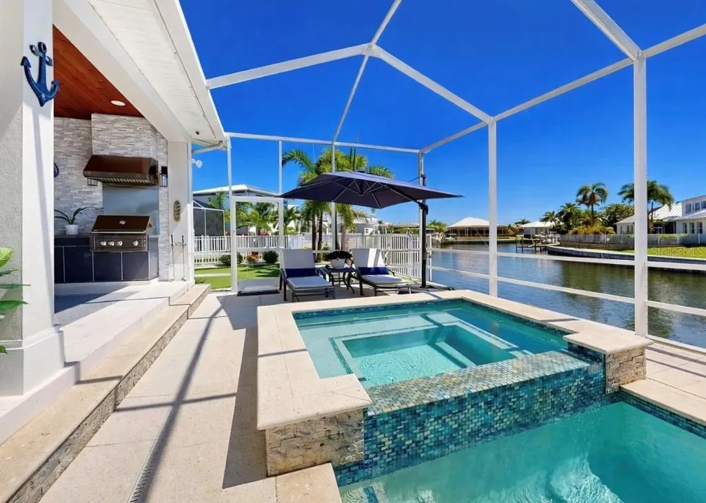 716 Pinckney Drive Apollo Beach FL 33572