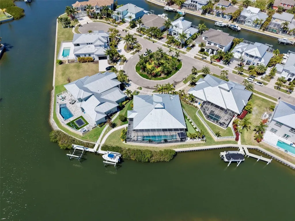 716 Pinckney Drive Apollo Beach FL 33572