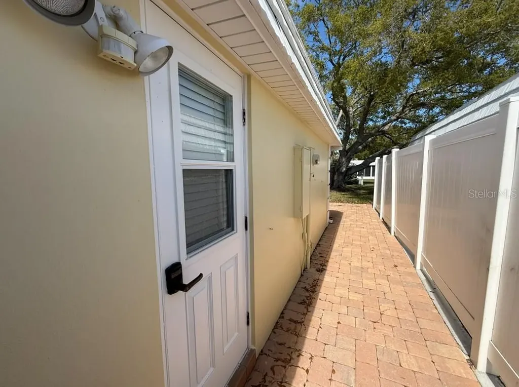 5835 Tidewood Avenue Sarasota FL 34231