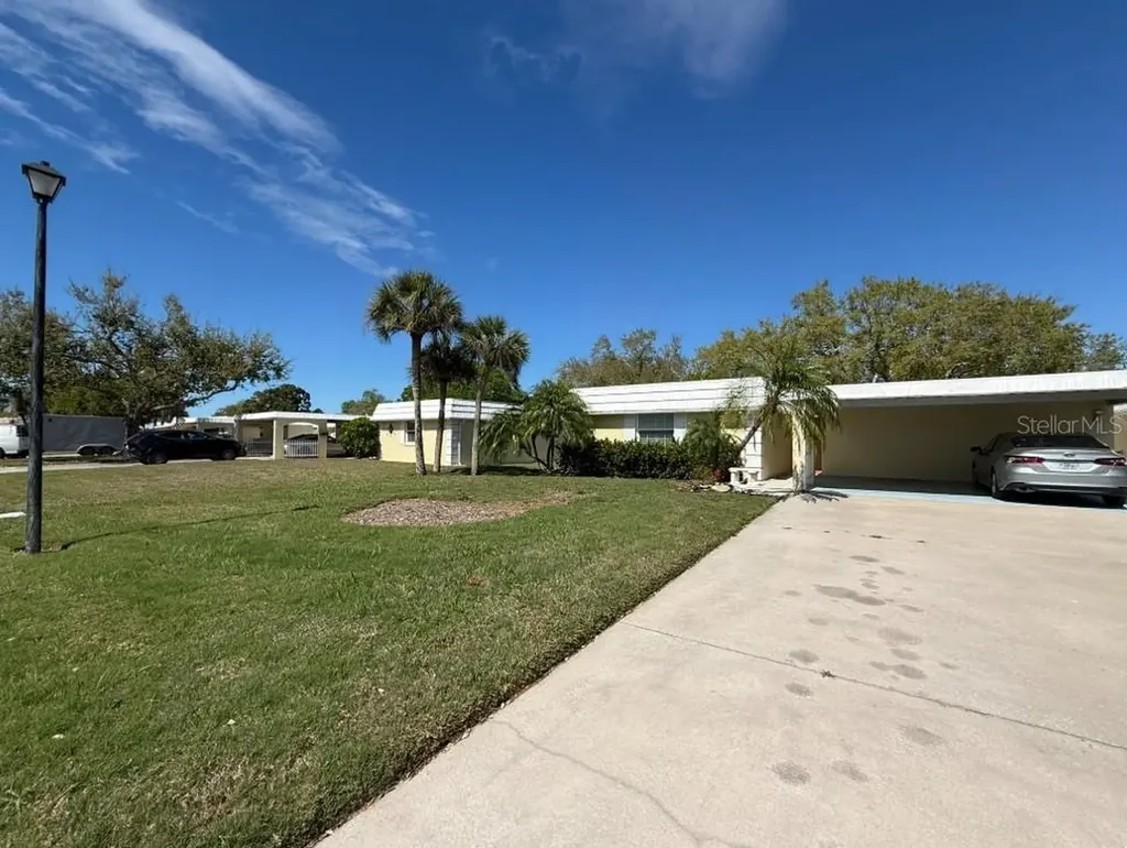 5835 Tidewood Avenue Sarasota FL 34231