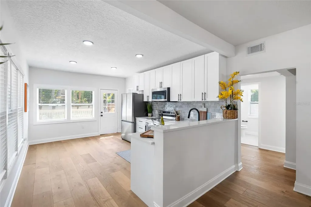 718 34th Avenue S St Petersburg FL 33705