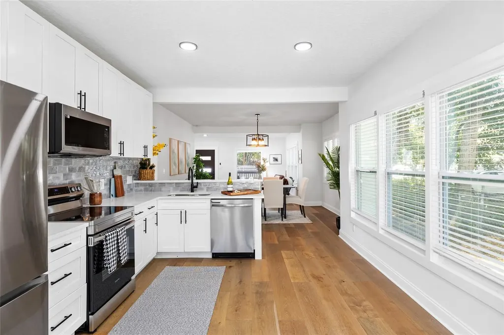 718 34th Avenue S St Petersburg FL 33705