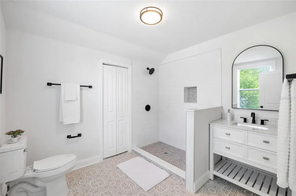 718 34th Avenue S St Petersburg FL 33705