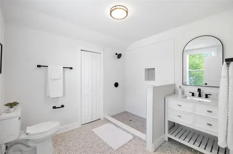 718 34th Avenue S St Petersburg FL 33705