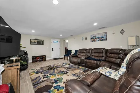 801 Walnut Drive Seffner FL 33584