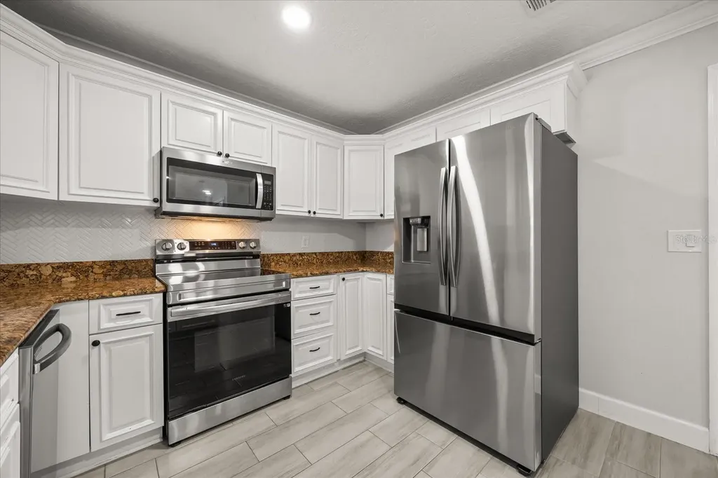 627 Mellowood Avenue Orlando FL 32825