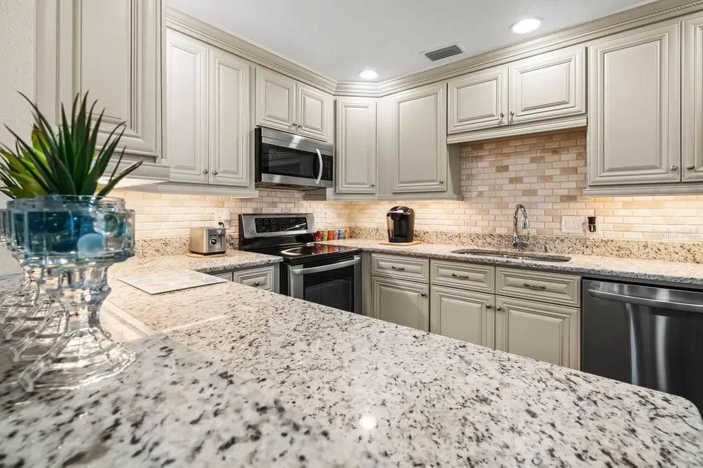 401 Dorchester Place Sun City Center FL 33573