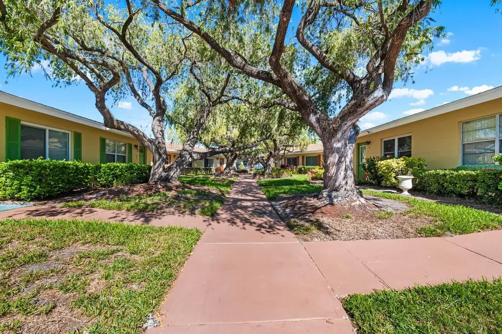 401 Dorchester Place Sun City Center FL 33573
