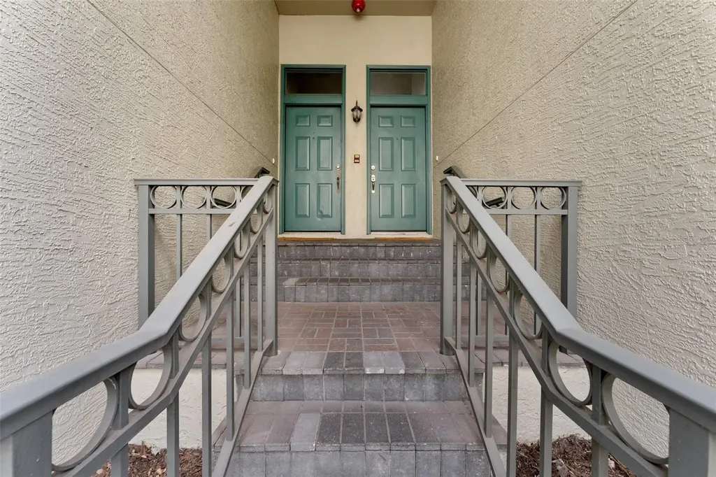 625 Tropical Breeze Way Tampa FL 33602