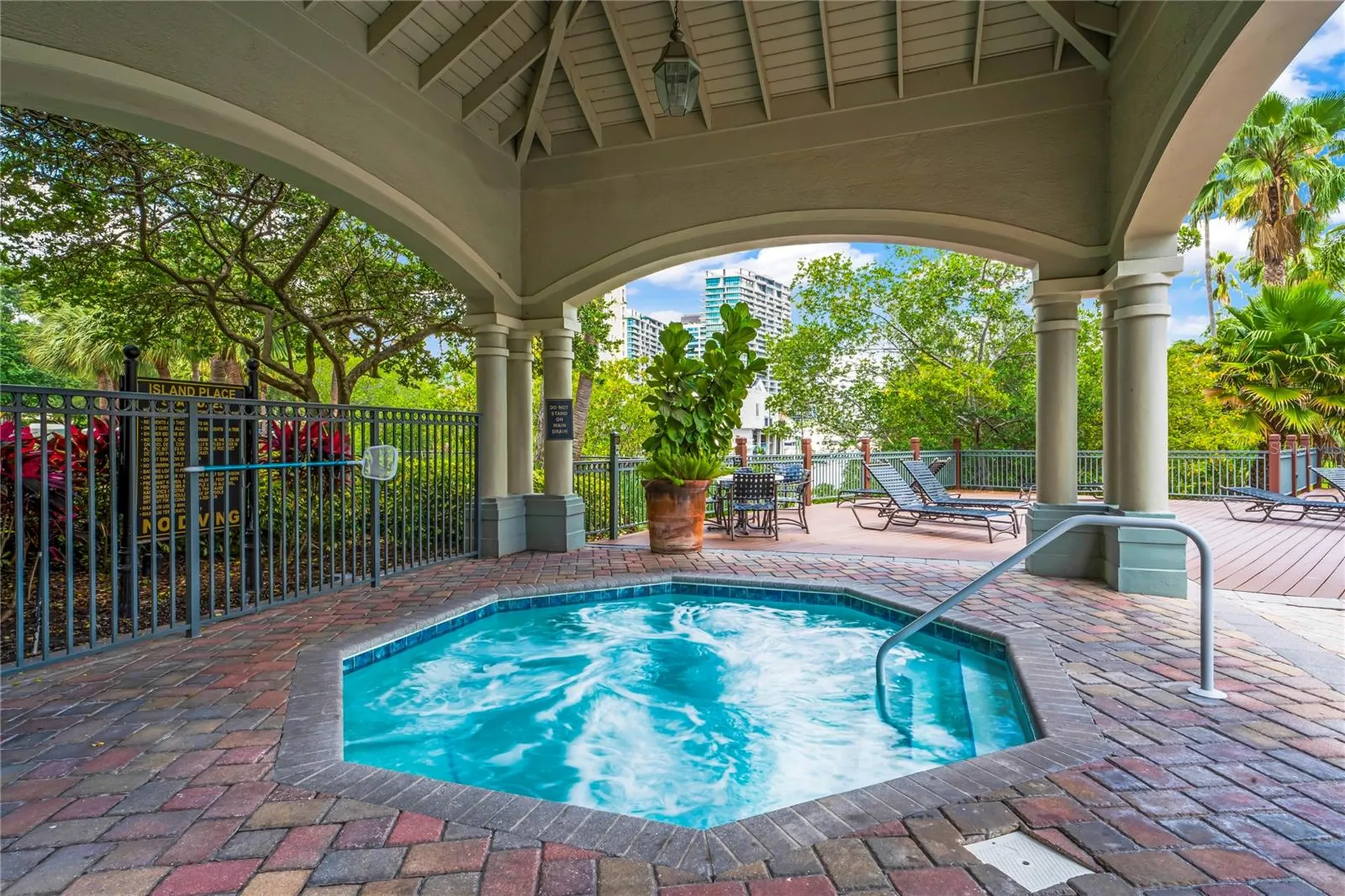 625 Tropical Breeze Way Tampa FL 33602