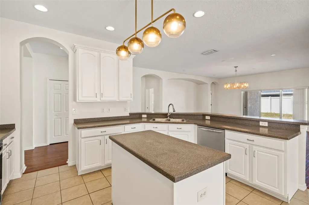 518 York Dale Drive Ruskin FL 33570