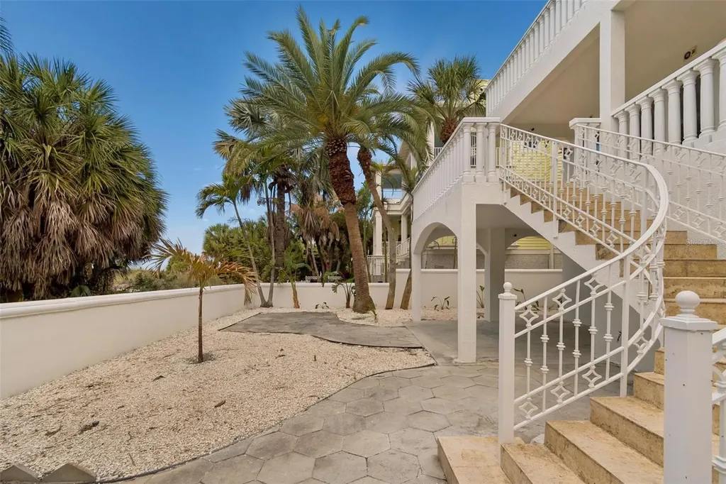 2811 Sunset Way St Pete Beach FL 33706