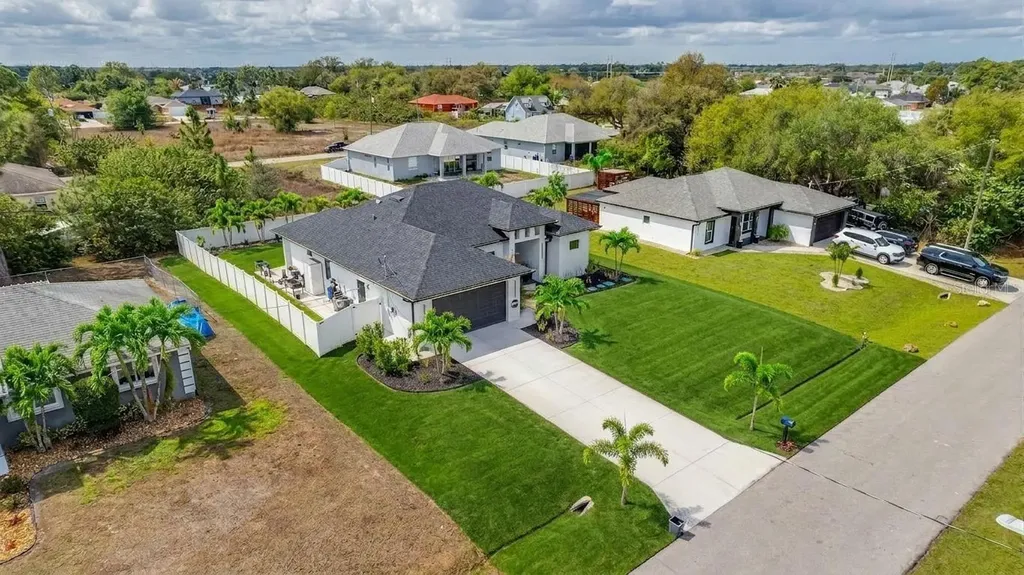4211 10th Street SW Lehigh Acres FL 33976