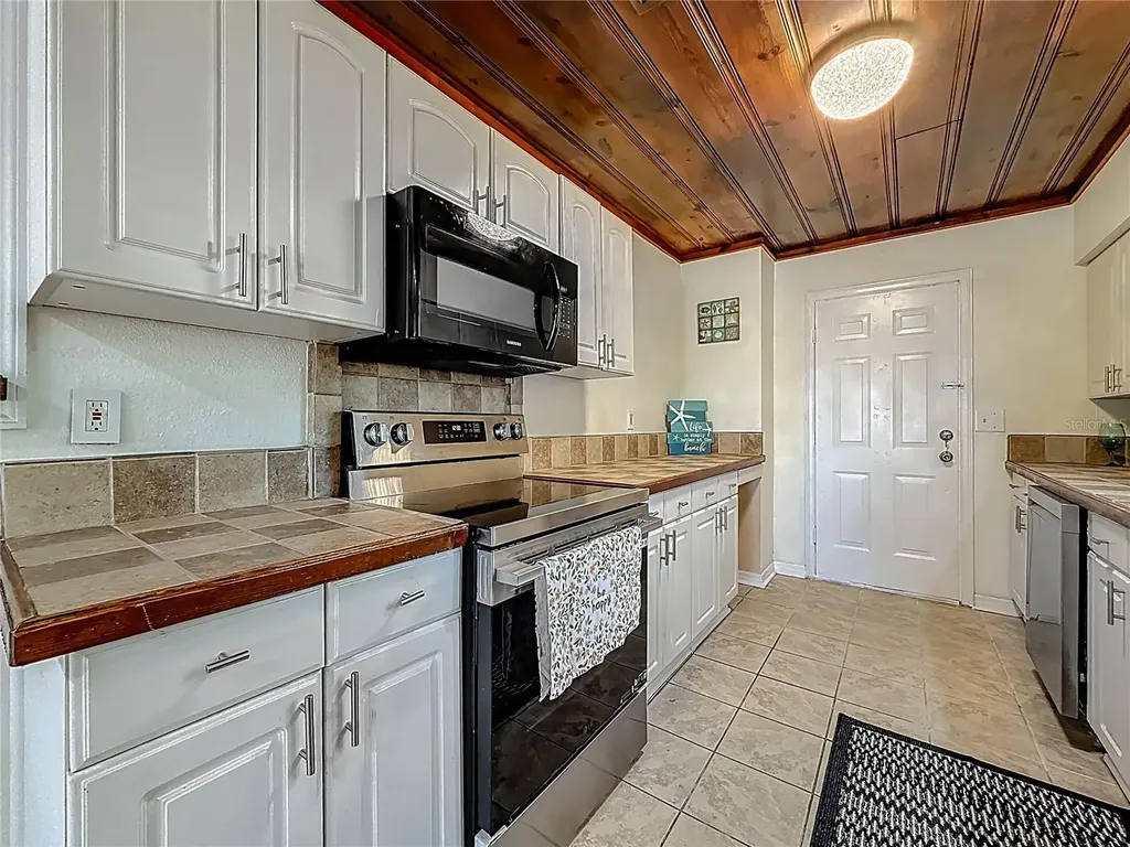 5202 9th Avenue S Gulfport FL 33707