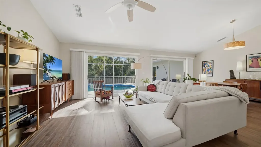 4668 Hamlets Grove Drive Sarasota FL 34235