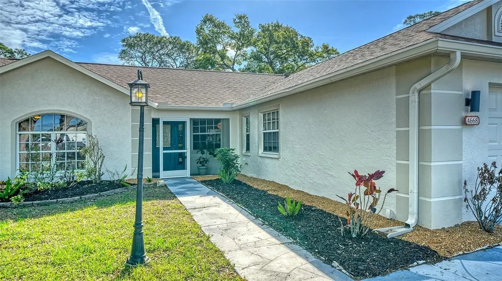 4668 Hamlets Grove Drive Sarasota FL 34235