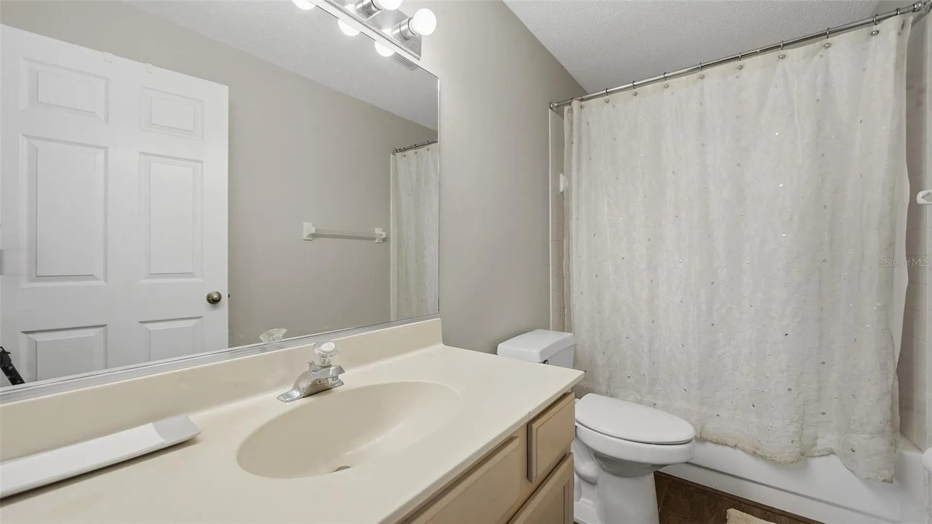 4668 Hamlets Grove Drive Sarasota FL 34235
