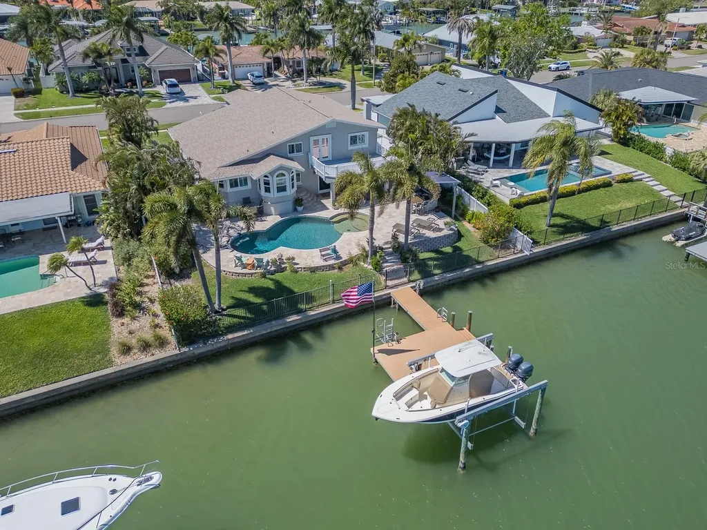 707 Snug Island Clearwater Beach FL 33767