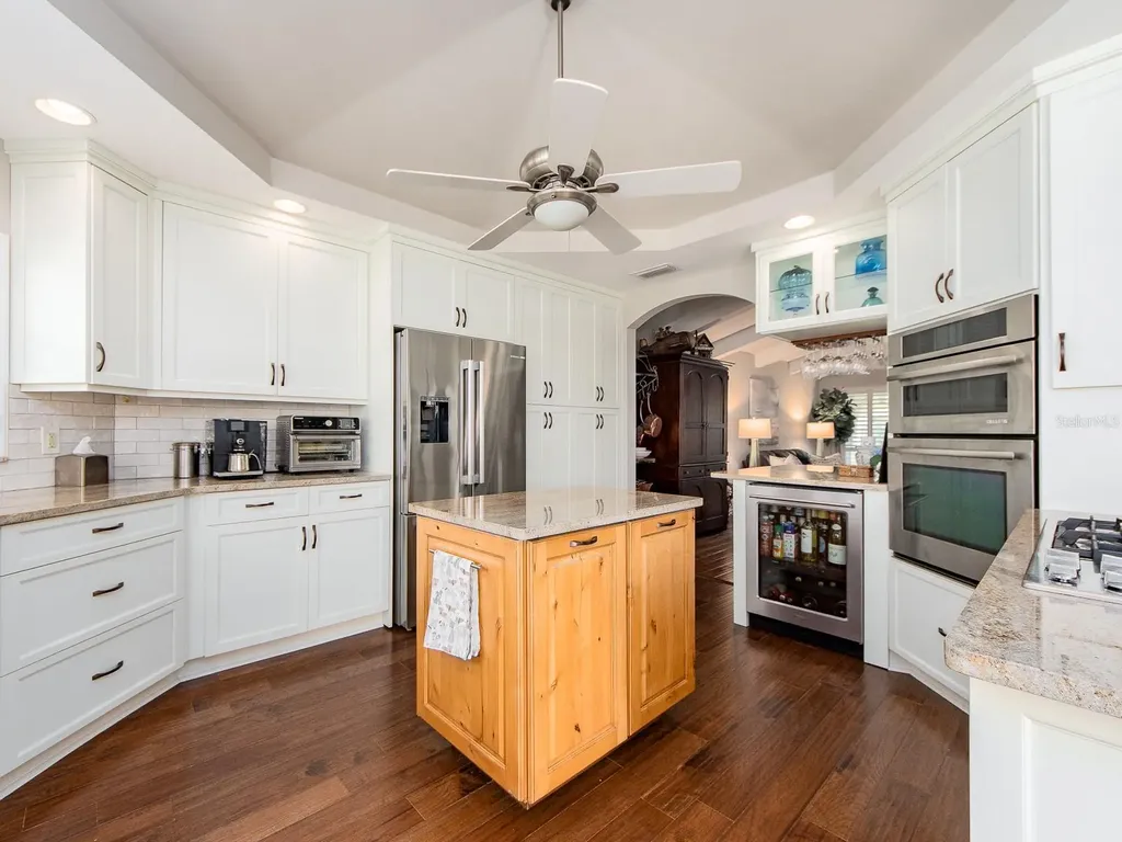 707 Snug Island Clearwater Beach FL 33767