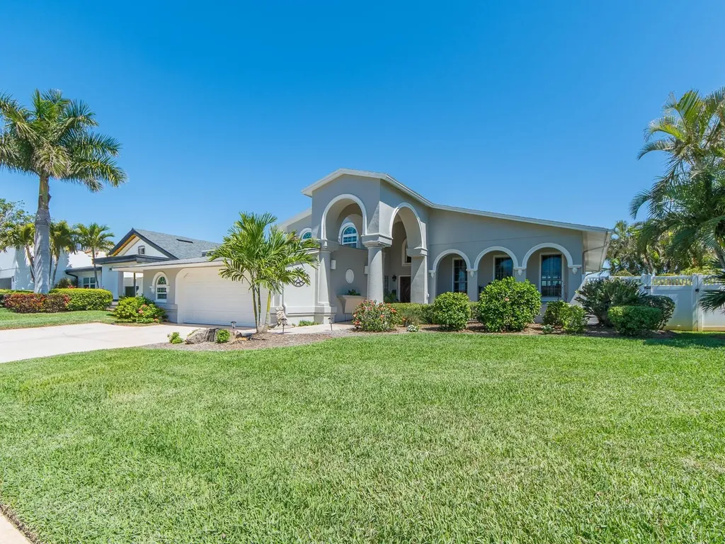 707 Snug Island Clearwater Beach FL 33767