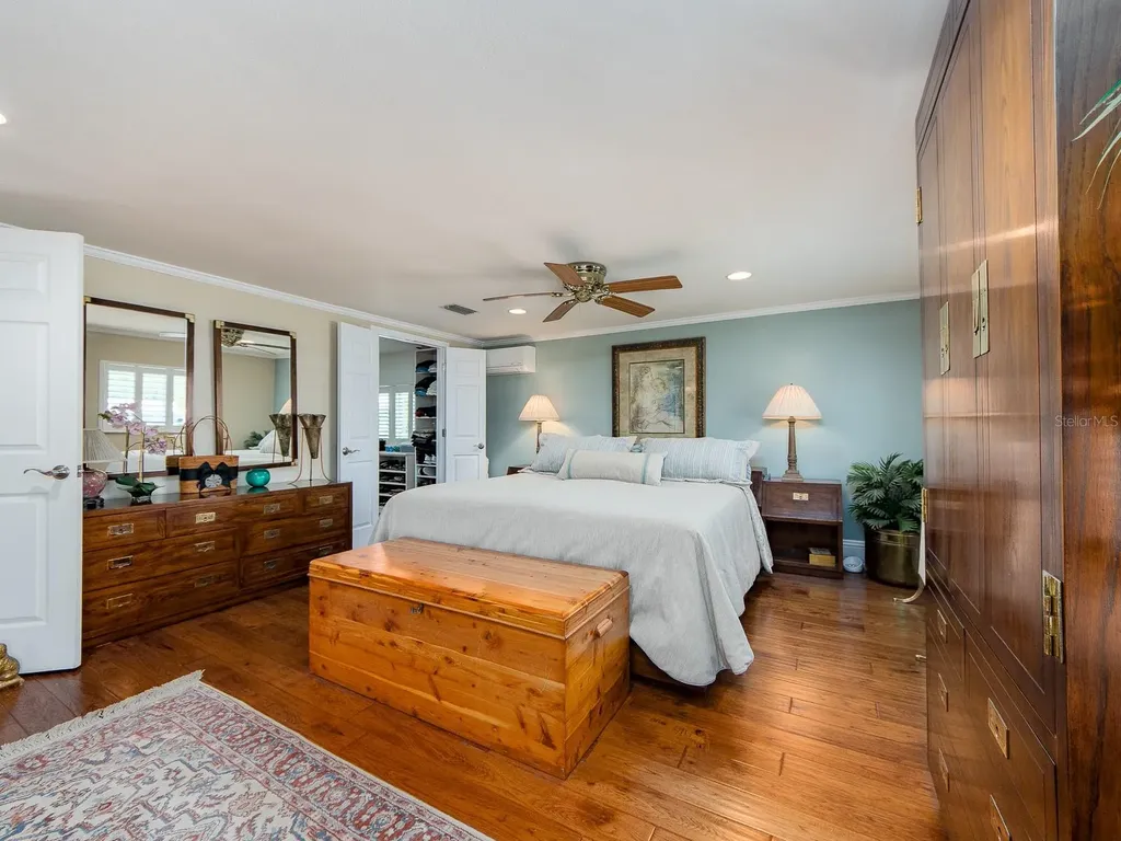 707 Snug Island Clearwater Beach FL 33767