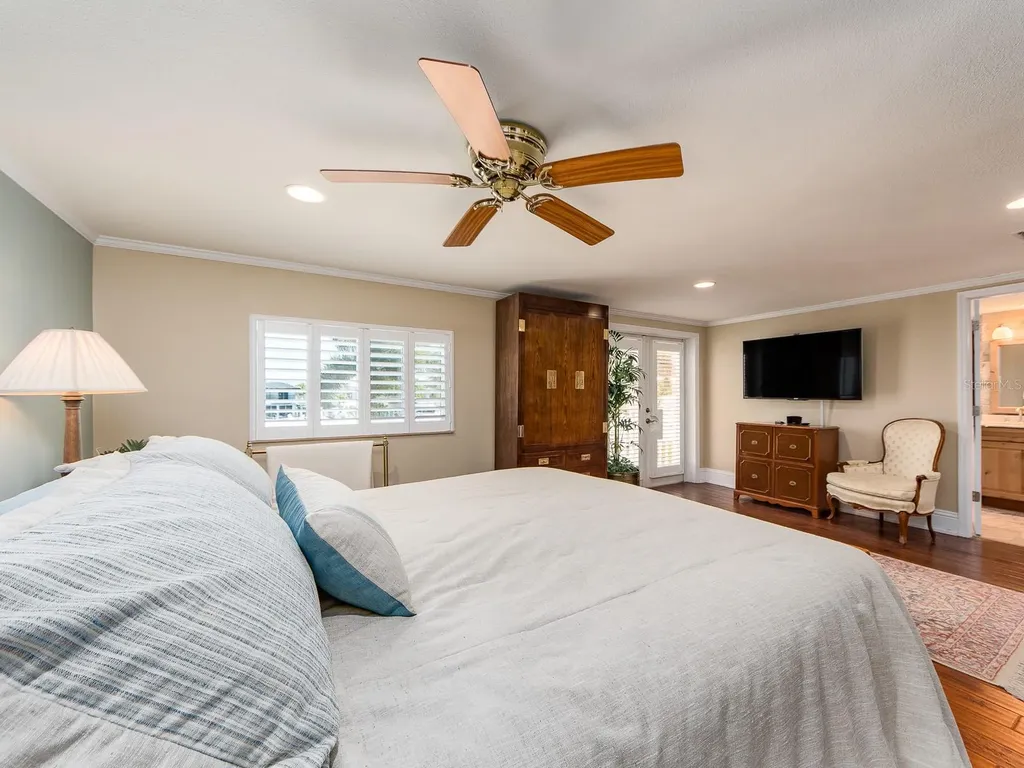707 Snug Island Clearwater Beach FL 33767