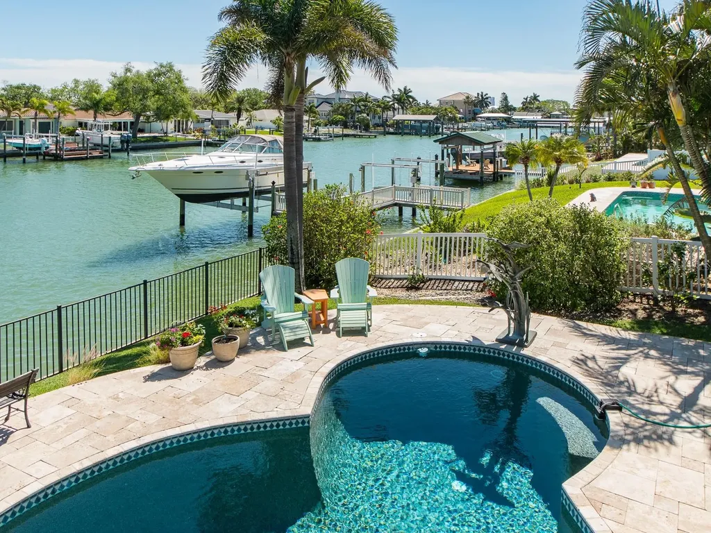 707 Snug Island Clearwater Beach FL 33767