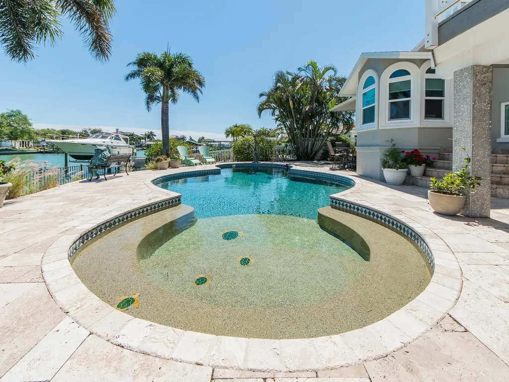707 Snug Island Clearwater Beach FL 33767