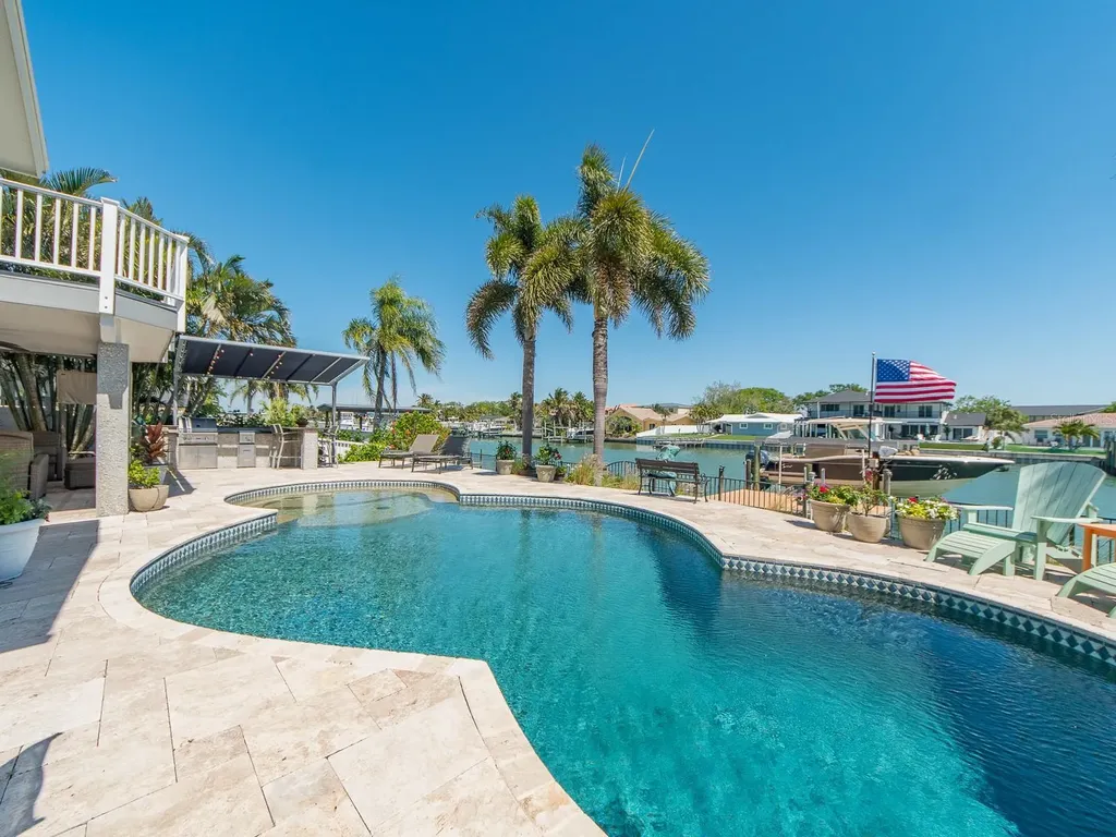 707 Snug Island Clearwater Beach FL 33767
