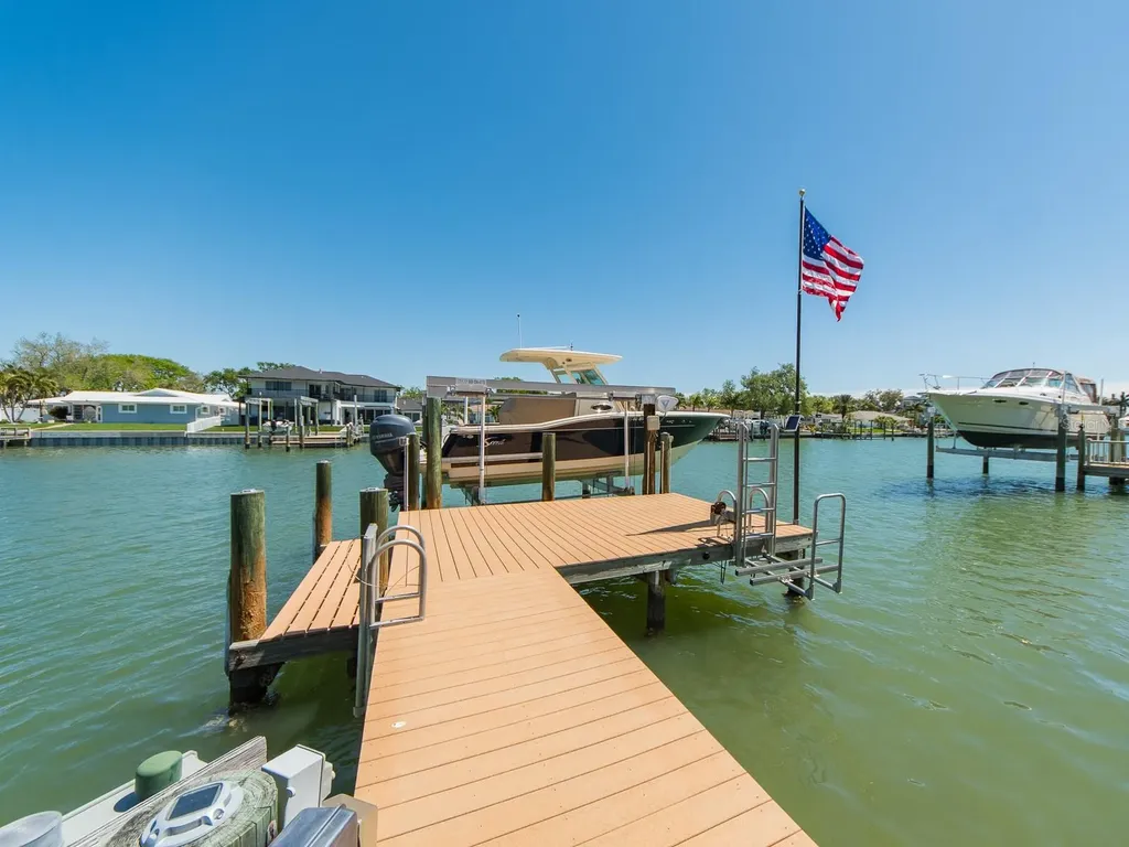 707 Snug Island Clearwater Beach FL 33767