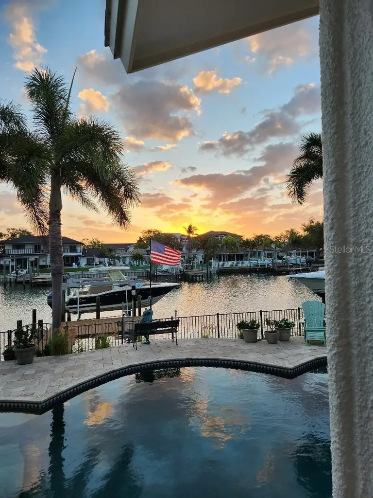 707 Snug Island Clearwater Beach FL 33767
