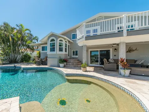 707 Snug Island Clearwater Beach FL 33767